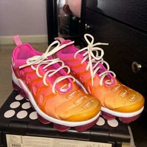Nike Vapor max Laser Fuchsia Psychic Pink (Women's) size 8.5